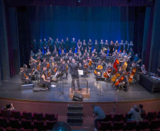 Teatro Guaíra recebe Orquestra Novva de Curitiba e Simone Leitão nesta quinta-feira