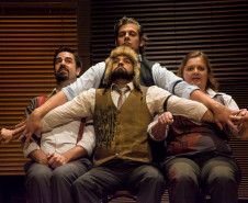 Centro Cultural Teatro Guaíra - Miniauditório "Histórias Extraordinéditas" – O grupo Antropofocus propõe o espetáculo "Histórias Extraordinéditas", com sessões gratuitas nos dias 29 e 30 de abril, às 15h e às 20h.