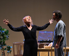 FESTIVAL DE CURITIBA | “Júpiter e a Gaivota” faz uma releitura “feminina e feminista” do clássico de Anton Tchekhov