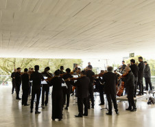Concerto da Orquestra Sinfônica do Paraná no Museu Oscar Niemeyer é sucesso de público