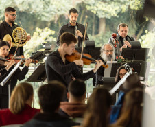 Concerto da Orquestra Sinfônica do Paraná no Museu Oscar Niemeyer é sucesso de público