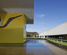 Museu Oscar Niemeyer é destaque em importante publicação de arte internacional
