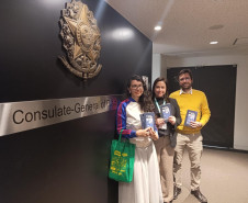 Escritora brasileira distribui pelo Japão livro de poemas sobre memória e identidade, realizado pela Lei Paulo Gustavo