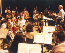 De elefanta a pilha de currículos para a escolha do 1º maestro: os causos da Orquestra Sinfônica