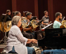 Casal, irmãos e aprendizado de gerações: os bastidores da Orquestra Sinfônica do Paraná