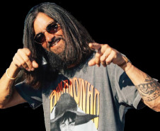 Teatro Guaíra recebe dois shows de Armandinho, expoente do reggae nacional