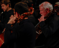 Casal, irmãos e aprendizado de gerações: os bastidores da Orquestra Sinfônica do Paraná