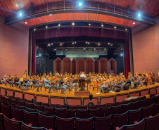De elefanta a pilha de currículos para a escolha do 1º maestro: os causos da Orquestra Sinfônica