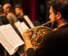 Entre famílias de instrumentos, movimentos e disposição: como funciona a Orquestra Sinfônica