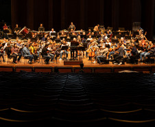 Casal, irmãos e aprendizado de gerações: os bastidores da Orquestra Sinfônica do Paraná