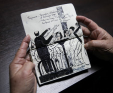 Doralice Araújo acompanha os concertos da Orquestra Sinfônica do Paraná há mais de 30 anos; na última década, passou a transformar essa paixão em arte.