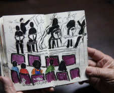 Doralice Araújo acompanha os concertos da Orquestra Sinfônica do Paraná há mais de 30 anos; na última década, passou a transformar essa paixão em arte.