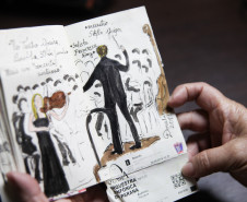 Doralice Araújo acompanha os concertos da Orquestra Sinfônica do Paraná há mais de 30 anos; na última década, passou a transformar essa paixão em arte.