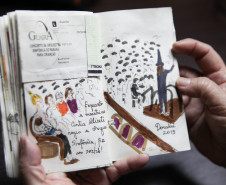 Doralice Araújo acompanha os concertos da Orquestra Sinfônica do Paraná há mais de 30 anos; na última década, passou a transformar essa paixão em arte.