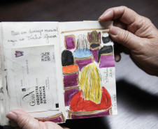 Doralice Araújo acompanha os concertos da Orquestra Sinfônica do Paraná há mais de 30 anos; na última década, passou a transformar essa paixão em arte.