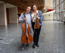 Casal, irmãos e aprendizado de gerações: os bastidores da Orquestra Sinfônica do Paraná
