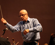 Casal, irmãos e aprendizado de gerações: os bastidores da Orquestra Sinfônica do Paraná