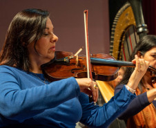 Casal, irmãos e aprendizado de gerações: os bastidores da Orquestra Sinfônica do Paraná