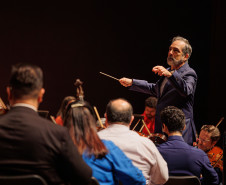 Orquestra Sinfônica encanta plateia lotada do Guaíra com repertório dos Beatles