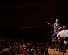 Orquestra Sinfônica encanta plateia lotada do Guaíra com repertório dos Beatles