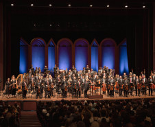 Orquestra Sinfônica comemora 40 anos com show monumental com 200 pessoas no palco