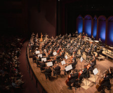 Orquestra Sinfônica comemora 40 anos com show monumental com 200 pessoas no palco