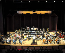 Entre famílias de instrumentos, movimentos e disposição: como funciona a Orquestra Sinfônica