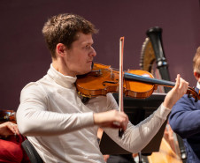 Casal, irmãos e aprendizado de gerações: os bastidores da Orquestra Sinfônica do Paraná