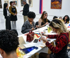 MAC Paraná recebe pesquisadora portuguesa para palestra sobre representatividade de mulheres artistas