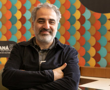 Escritor do Paraná apresenta Dalton Trevisan sem folclores e Curitiba imaginária em biografia