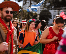 Apoiado pelo Estado, Festival Folclórico e de Etnias do Paraná une cultura e turismo