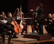 Com maestra e solista convidados, Orquestra Sinfônica lota o Guairão