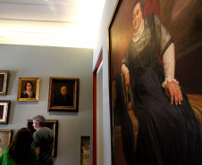 Claudia Raia, exposição latina no MIS e literatura paranaense estão na agenda cultural