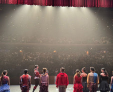 Balé Teatro Guaíra lota Palácio das Artes, em BH, com “Romeu e Julieta” contemporâneo