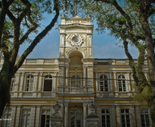 Concepção e projeto da Medalha de Mérito Cultural