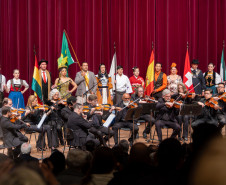 Piana participa da abertura do 63º Festival Folclórico de Etnias, que reúne 2 mil artistas