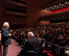 Piana participa da abertura do 63º Festival Folclórico de Etnias, que reúne 2 mil artistas