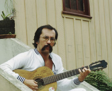 Um bigode que não sai de moda: conheça a obra de Paulo Leminski, homenageado da Flip