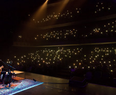 Teatro Guaíra recebe "Voz e Violão" do Nando Reis em apresentação acústica