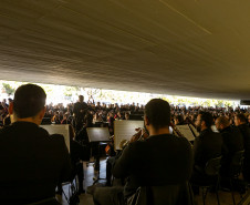 Orquestra Sinfônica leva 1.800 pessoas ao vão-livre do MON para celebrar a obra de Mozart