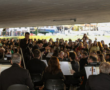 Orquestra Sinfônica leva 1.800 pessoas ao vão-livre do MON para celebrar a obra de Mozart