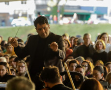 Orquestra Sinfônica leva 1.800 pessoas ao vão-livre do MON para celebrar a obra de Mozart
