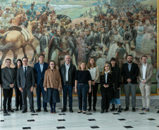 Encontro no Petit comité com representantes do Museu Pompidou (França).