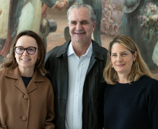 Encontro no Petit comité com representantes do Museu Pompidou (França).