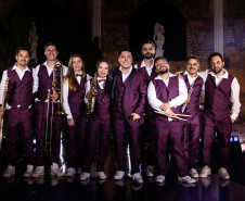 Jhean Marcell, do grupo pop BROZ, apresenta o espetáculo "Décadas" no Guairinha