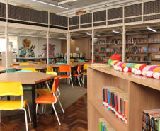 Biblioteca Pública do Paraná (BPP) - Contação de histórias Apresentação do livro “Os cabelos de Alika”, de Jô Vertuan, com o Coletivo Marianas.