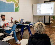 Biblioteca Pública do Paraná (BPP) - Palestra “Novas Prosas” Projeto de análise da prosa paranaense contemporânea, com Sandro Bier e Henrique Dias Pereira.