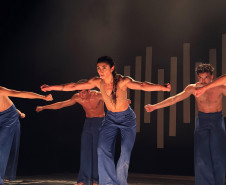 Balé Teatro Guaíra lota apresentações em Jacarezinho e emociona público do 20º EnCena