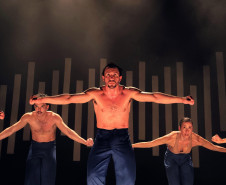 Balé Teatro Guaíra lota apresentações em Jacarezinho e emociona público do 20º EnCena