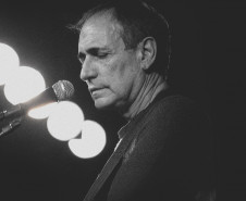 Centro Cultural Teatro Guaíra - Entre Amigos – Nos dias 20 e 21 de agosto (quarta e quinta-feira), o Auditório Salvador de Ferrante (Guairinha) recebe o espetáculo musical “Entre Amigos”, que marca o relançamento da carreira de Gerson Conrad, ícone da música brasileira e membro fundador do lendário grupo Secos & Molhados.